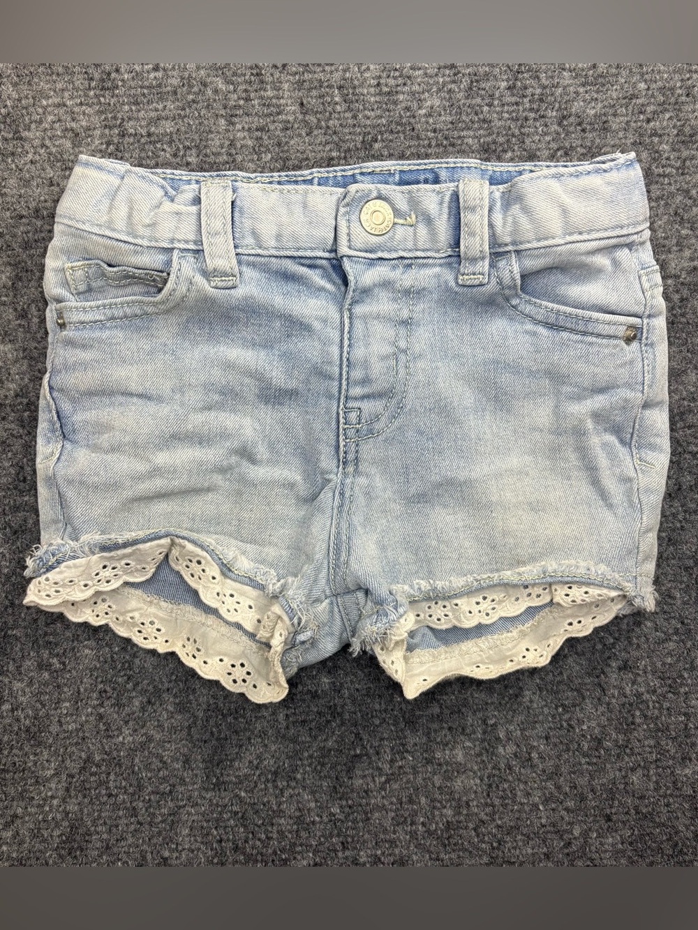 Cat & Jack Toddler Girl Jean Shorts Size 2T White Lace Trim Pockets Adjustable